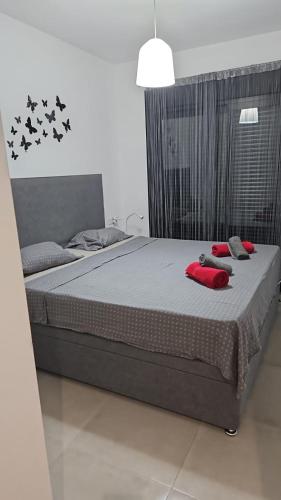 a bed with two red pillows on it in a bedroom at Senika in San Javier