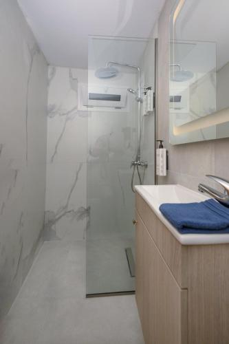 a bathroom with a shower and a sink at La casa di Antonio Corfu in Alepou