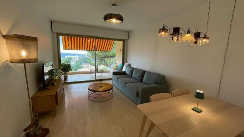 Χώρος καθιστικού στο Beautiful 2 room quiet bright amazing view