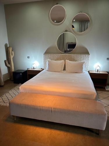 Una cama o camas en una habitación de The BIRD