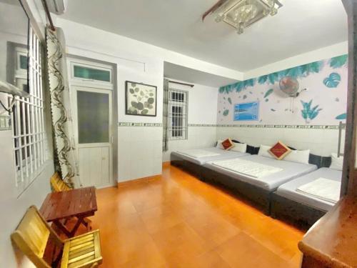 Postel nebo postele na pokoji v ubytování Anh Quân Hotel