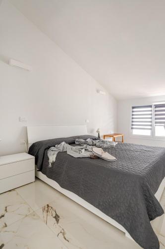 a bedroom with a bed and a white wall at Casa Moniga 2-Residenze Lizzeri in Moniga