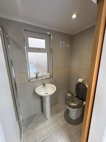Un baño de Charlie Óg's Bridge House