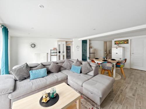 Ruang duduk di L'Azur - Piscine Privée & Chauffée - Parking Privé