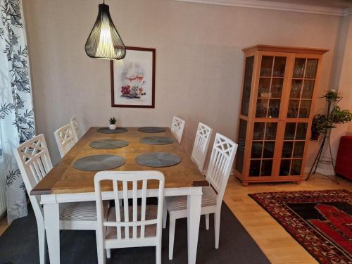 Χώρος καθιστικού στο Kajaanin ydinkeskustassa 4 huonetta, keittiö ja sauna