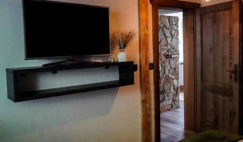 Μια τηλεόραση ή/και κέντρο ψυχαγωγίας στο Nature Chalets Gader