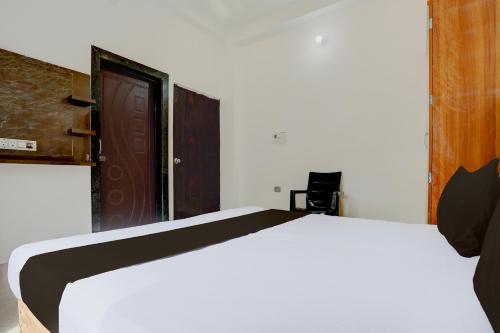 Ένα ή περισσότερα κρεβάτια σε δωμάτιο στο Hotel O Kashika Inn