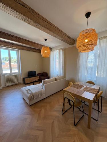 a living room with a couch and a table at Appartement centre ville historique - Le Modène in Vienne
