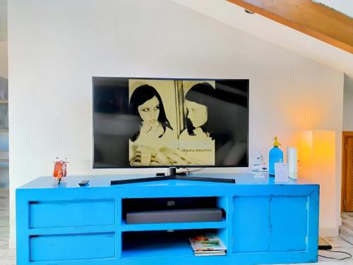 TV a/nebo společenská místnost v ubytování Atico España