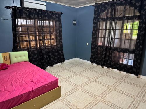 Ένα ή περισσότερα κρεβάτια σε δωμάτιο στο RA-SHA Apartments