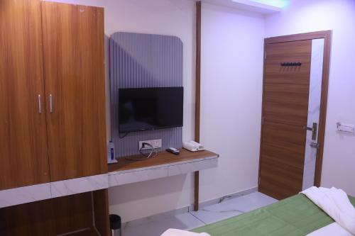 Télévision ou salle de divertissement dans l'établissement Hotel Metro City