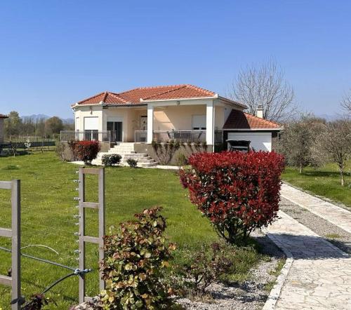 Foto Charming Countryside Villa with Garden & Terrace near Skadar Lake