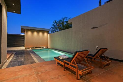 Πισίνα στο ή κοντά στο Executive Chalet with Elegant Design A5