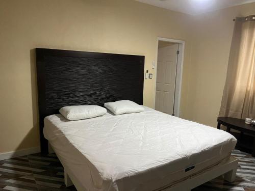 Una cama o camas en una habitación de Bonefish hide out