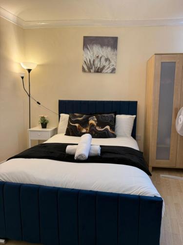 Cama o camas de una habitación en Double bed Studio Fast WiFi,Netflix, No deposit Required
