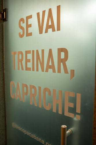 a sign that says se va ferran carfield at ibis Copacabana Posto 5 in Rio de Janeiro