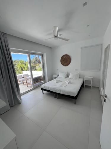 Ένα ή περισσότερα κρεβάτια σε δωμάτιο στο serene villas