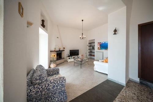 a living room with a couch and a table at Villa Don Luigi in Furore