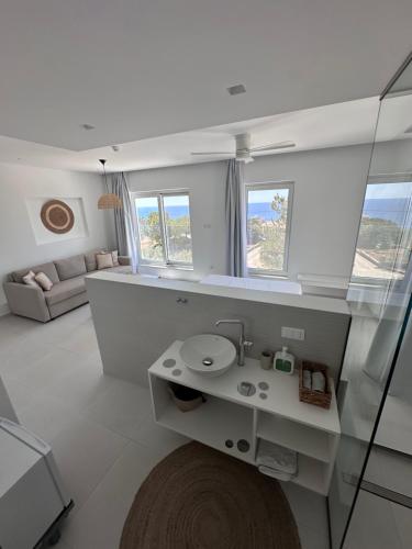 Ένα ή περισσότερα κρεβάτια σε δωμάτιο στο serene villas