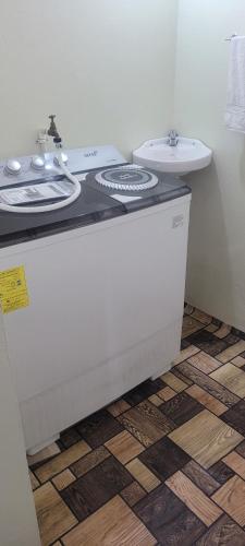 a bathroom with a sink and a counter with a sink at Casa verde in Tunapuna