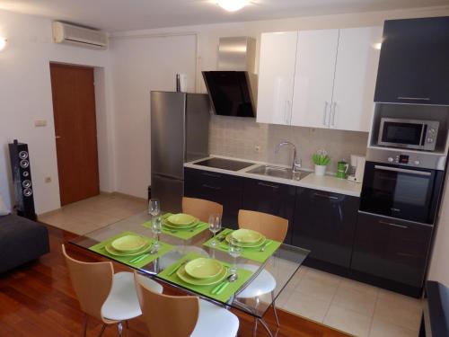 Η κουζίνα ή μικρή κουζίνα στο Apartment Pula Center