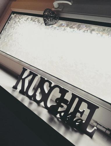 a close up of a sign on a window at Jules Heim mit Herz in Hanshagen