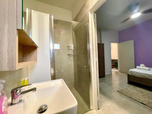 Ένα μπάνιο στο Delta Suites 6 Nicosia