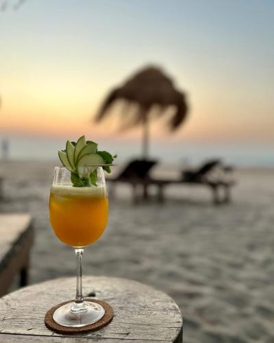 Anahata Retreat Beach Front Ashwem Goaで提供されているドリンク