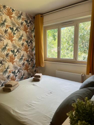 a bedroom with a bed with two towels on it at T2 Aurélia in Aix-en-Provence