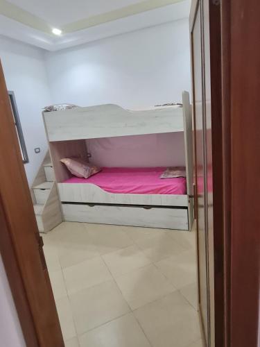 Ένα ή περισσότερα κρεβάτια σε δωμάτιο στο Apparemment PIED dans l'eau CHOTT MARIEM