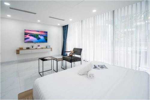 Μια τηλεόραση ή/και κέντρο ψυχαγωγίας στο NU Home - Private Pool & Modern Living in District 1