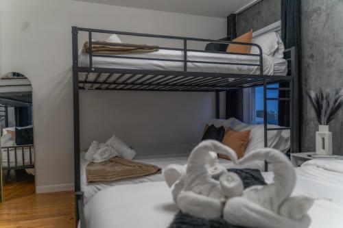 a bedroom with two bunk beds with towels at Elegant NYC View Stay Park Free 6 beds Sleep 8 in Kearny