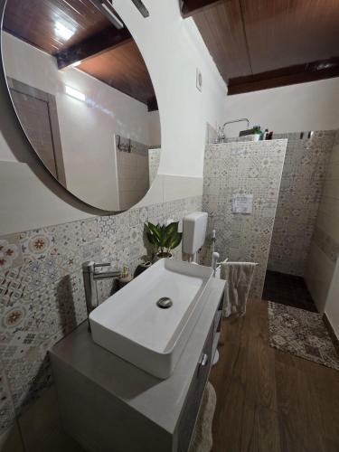 a bathroom with a sink and a mirror at Casa blu' con terrazza panoramica in Partanna