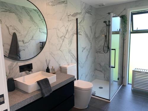 Ένα μπάνιο στο Luxury Coronet Residence
