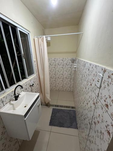 a bathroom with a sink and a shower at Pouso Amigo in Paracambi