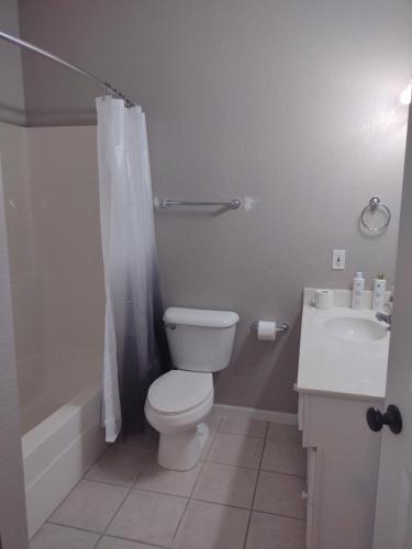 Ảnh trong thư viện ảnh của Breathtaking Views - Lakefront Duplex - Near Shawnee Bend Boat Ramp ở Sunrise Beach