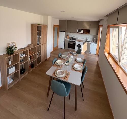 a dining room and kitchen with a table and chairs at Casa do Rio in Aguçadoura
