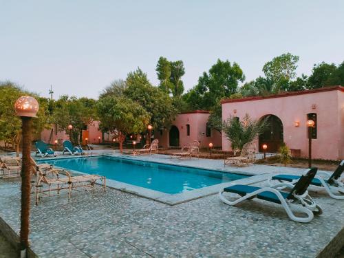 Πισίνα στο ή κοντά στο El Juneina Villas