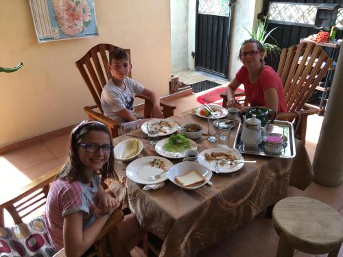 Huéspedes de Daffon Guest House