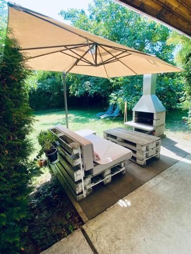 Taman di luar Szélcsend Apartman