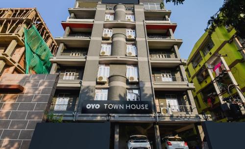 a building with a sign that says go to town house at Super Townhouse Vidya Vihar in Patna