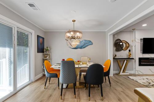 Televisyen dan/atau pusat hiburan di Step into Absolute luxury, Smart Home
