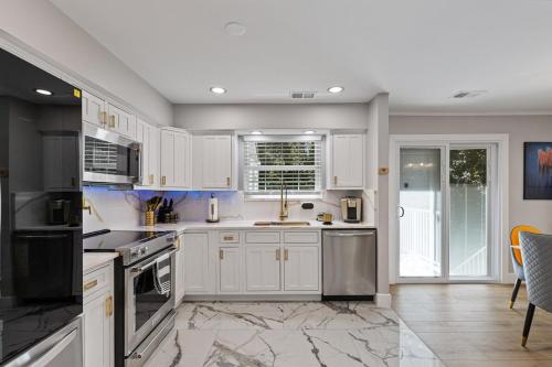 Dapur atau dapur kecil di Step into Absolute luxury, Smart Home