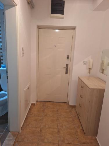 Ένα μπάνιο στο Daniels apartment