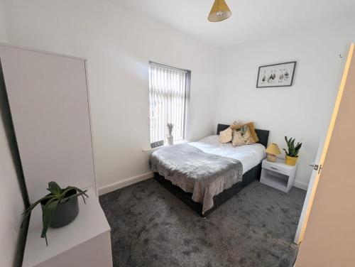 Ένα ή περισσότερα κρεβάτια σε δωμάτιο στο All En-suite Home for Contractors, Families & Large Groups