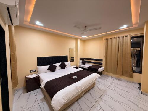 a bedroom with a large bed in a room at Hotel Roshan in Ujjain