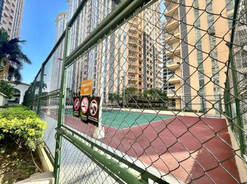 AdahkuMaya Luxury Suitesの敷地内または近くにあるプール