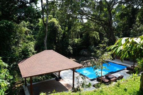 an overhead view of a swimming pool with a roof at Nunu Bali Eco Friendly Retreat in Canggu