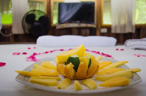 a plate of fruit on a table at Tayrona Paradise in El Zaino
