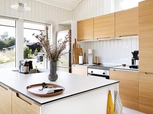 Dapur atau dapur kecil di 8 person holiday home in Slagelse-By Traum